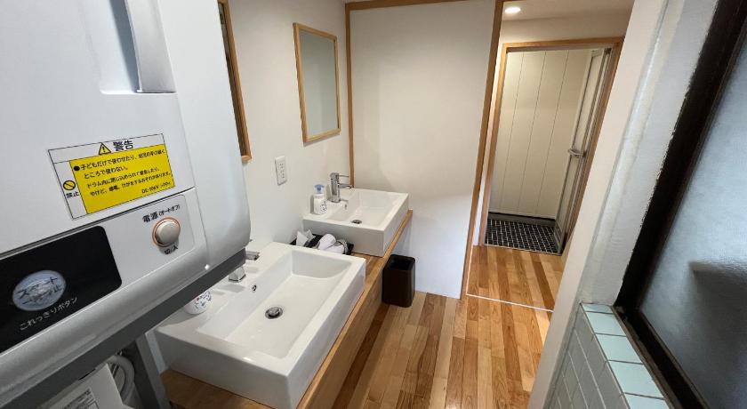 Rental vacation house You can leave your luggage the next day 家族や仲間と貸し切りゲストハウス 天満屋 photo