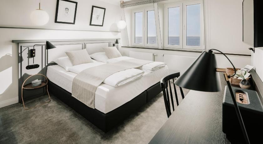 Image of Double Room with Sea View 3