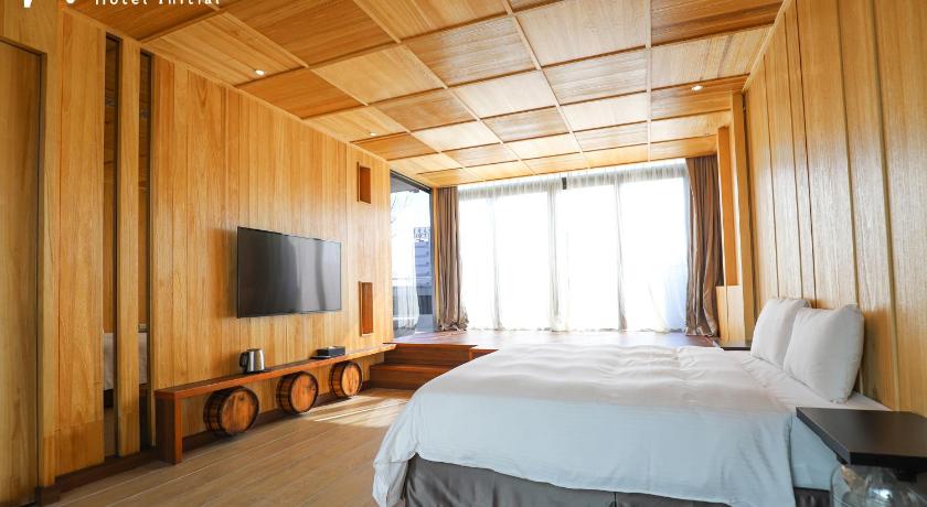 Image of Top View Room with Bathtub 0