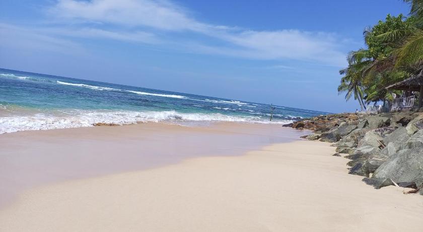 Rainbow Surf Beach photo