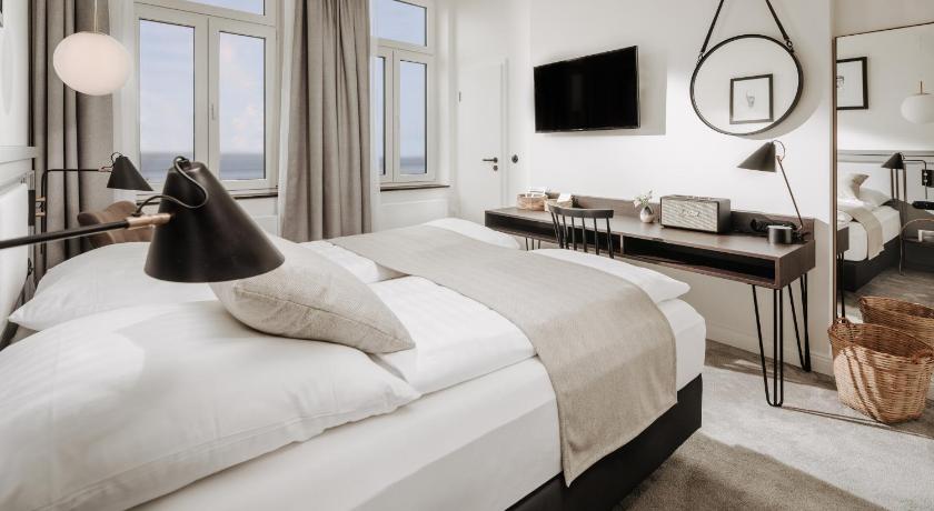 Image of Double Room with Sea View 0