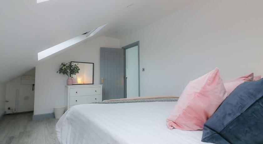 C Bright lovely 1-bed Loft apartment with Parking photo