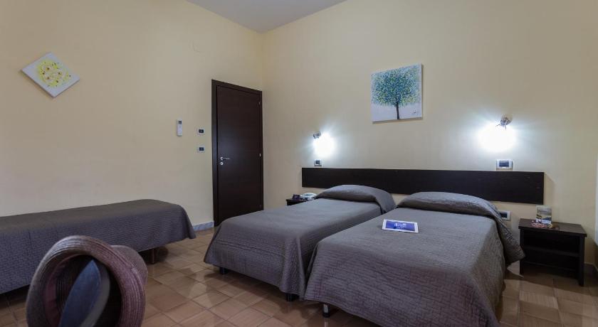 Image of Triple Room 6