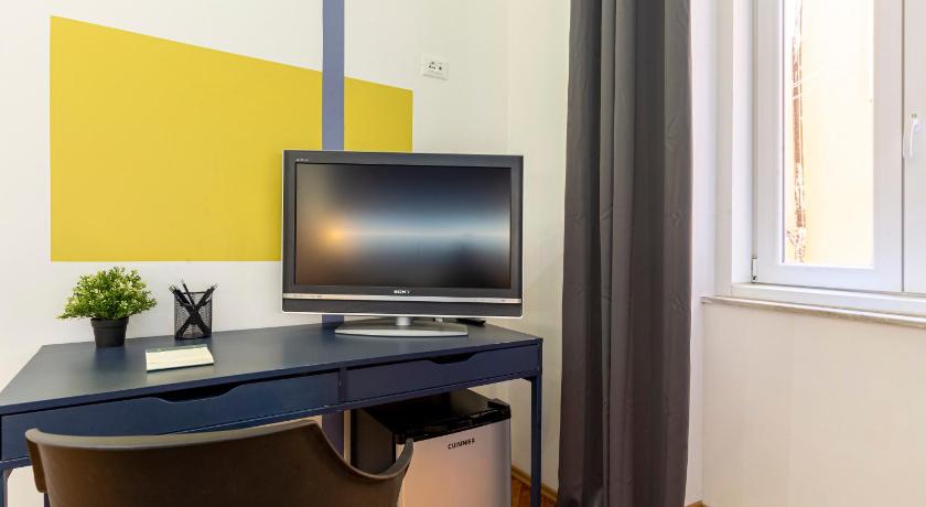 Lovely guest-room with private bathroom - image 7