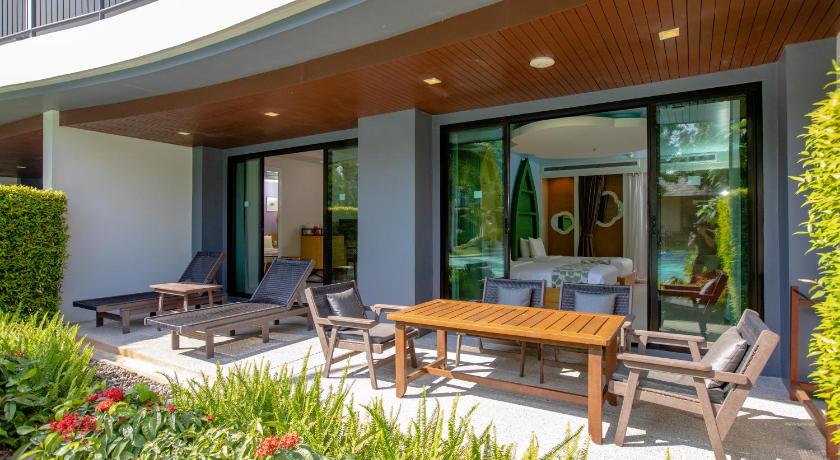 Image of Two Bedroom Family Suite with Pool View 7