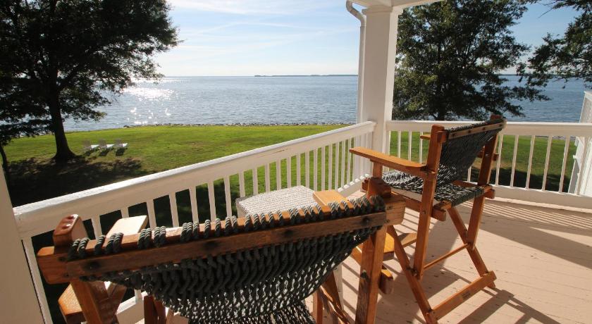 Wades Point Inn on the Bay photo