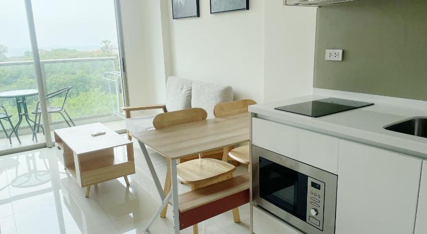 Riviera Jomtien Seaview Condo WiFi 300mbps photo