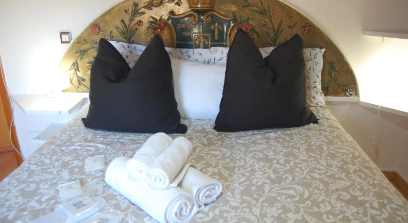 Casa batti photo