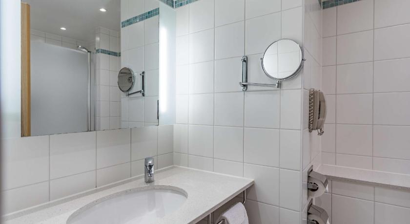 Image of Standard Double Room- Runway View 11