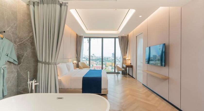 Image of Honeymoon Suite with Ocean View 7