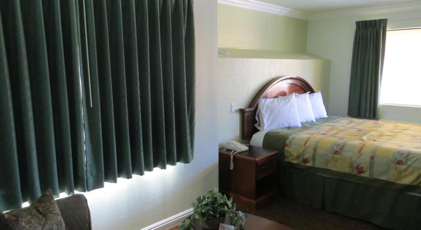Azusa Inn photo