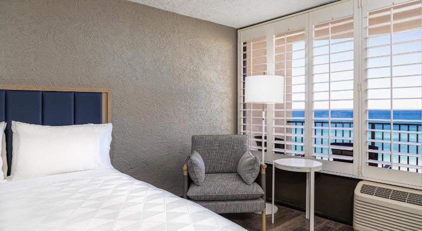 Image of 2 Queen Beds Standard Oceanfront High Floor 8
