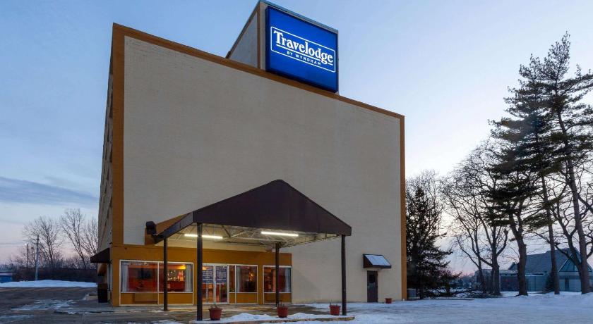 Travelodge by Wyndham Cleveland Airport photo