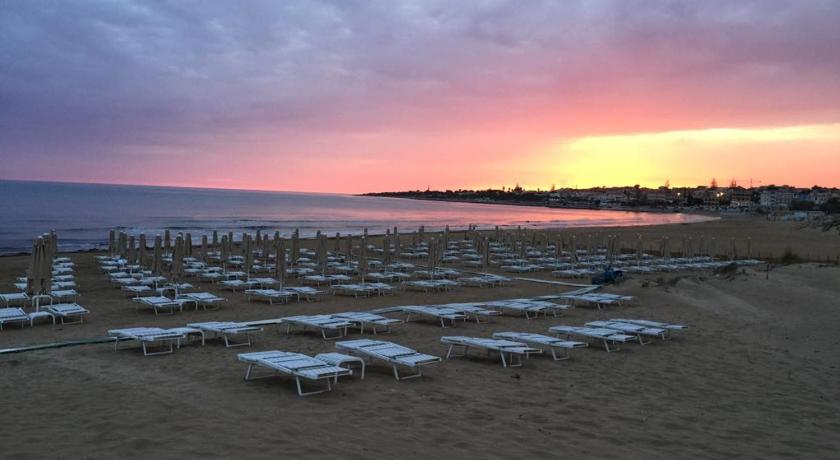 Modica Beach Resort photo