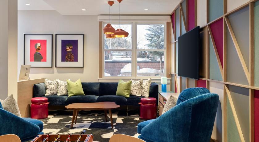 a living room filled with furniture and a tv, Limelight Hotel Aspen in Aspen (CO)