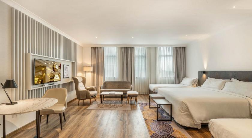 Image of Signature Premium Family Room 1