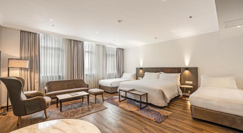 Image of Signature Premium Family Room 0