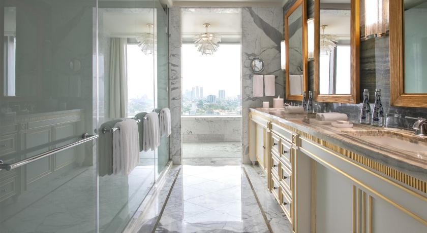 Image of One-Bedroom Ambassador Suite 1