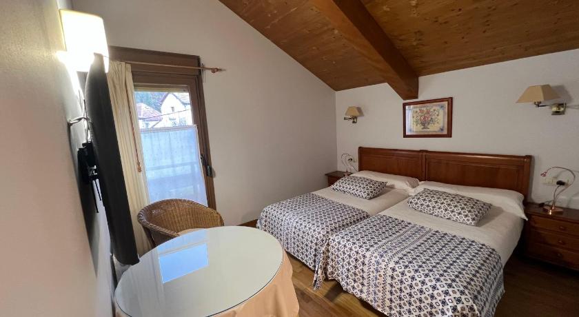 Hostal Rural Salazar photo