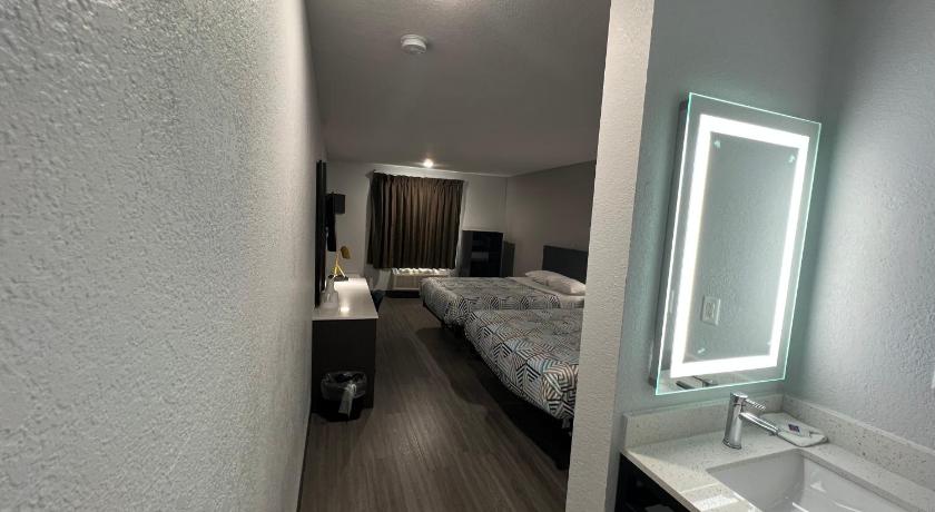 Motel 6-Altoona, IA - Des Moines East photo