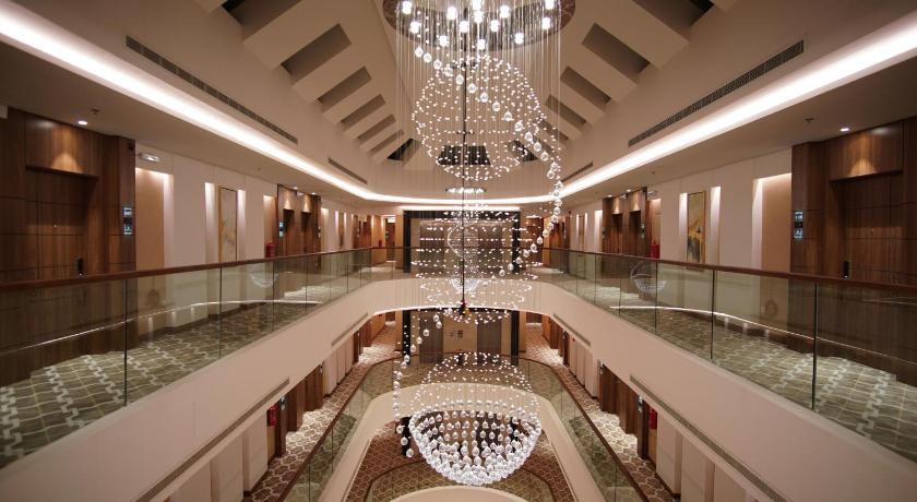a large room with a large clock on the ceiling, Hayat Al Riyadh Washam Hotel in Riyadh