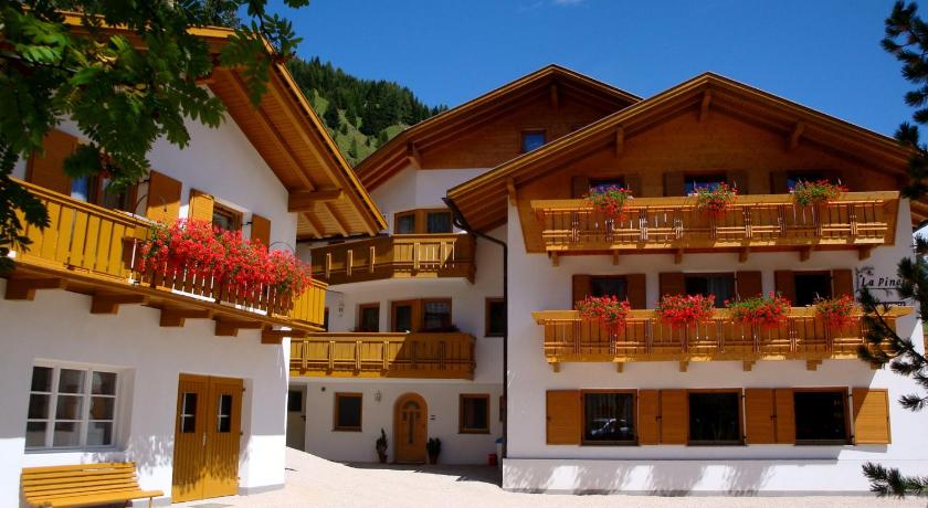 La Pineta — Hotel in Corvara In Badia