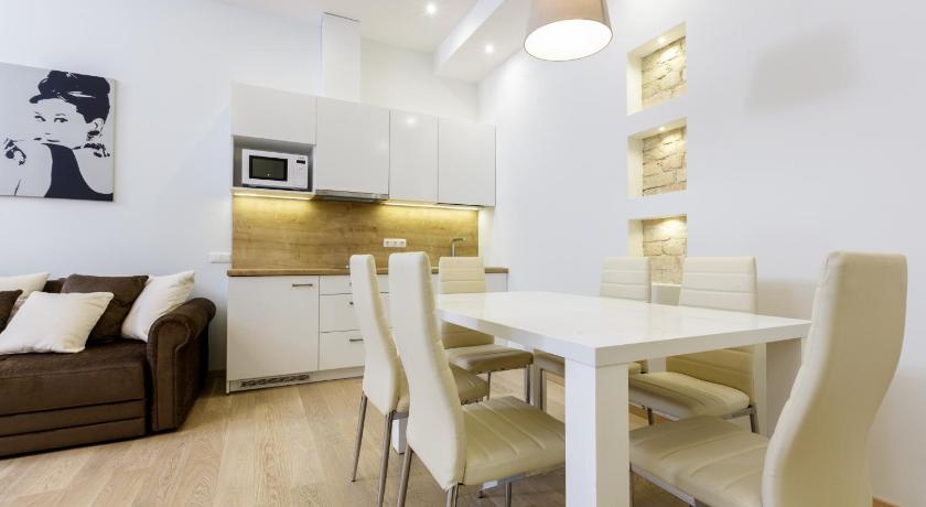 Center Avenue Apartments photo