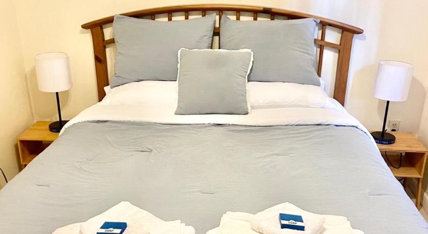 Private Room near Miami Airport - Free parking - 01 — Hotel in Miami (FL)