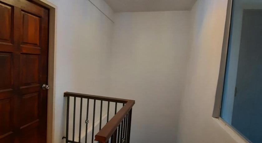 Arena Guesthouse Kuching near Kuching Airport with fully aircond and free WiFi photo