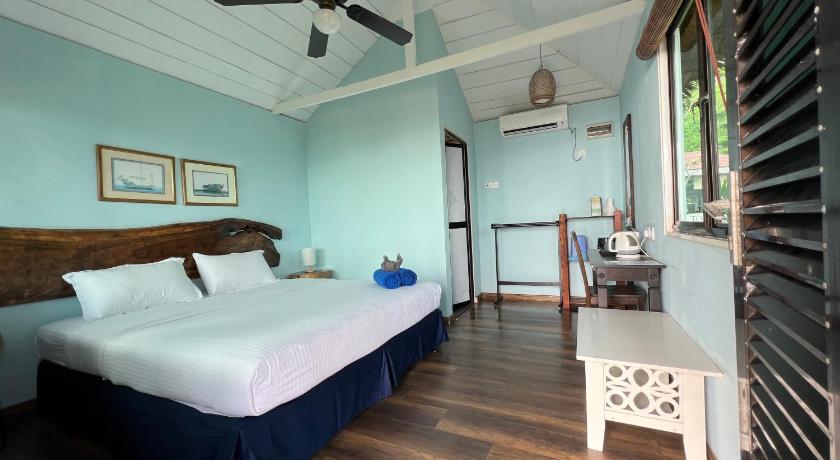 Image of Sea View King Room 8