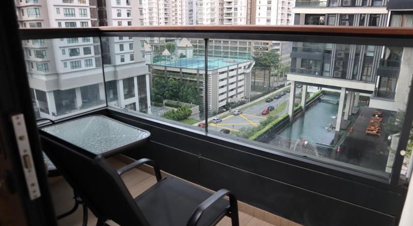 New Arcoris 6 Pax 2 BR with Pool View Mont Kiara - BOHO photo