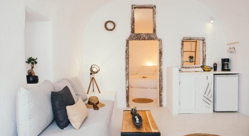 Nykteri by A Terre Cave Villas — Hotel in Santorini