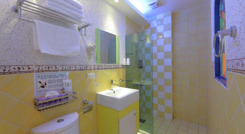 Rainbow BnB - image 33