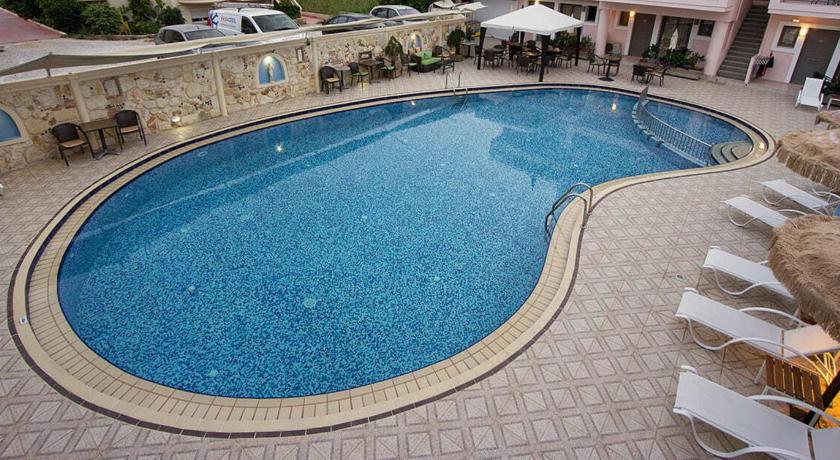 Flamingos Hotel Apartments photo