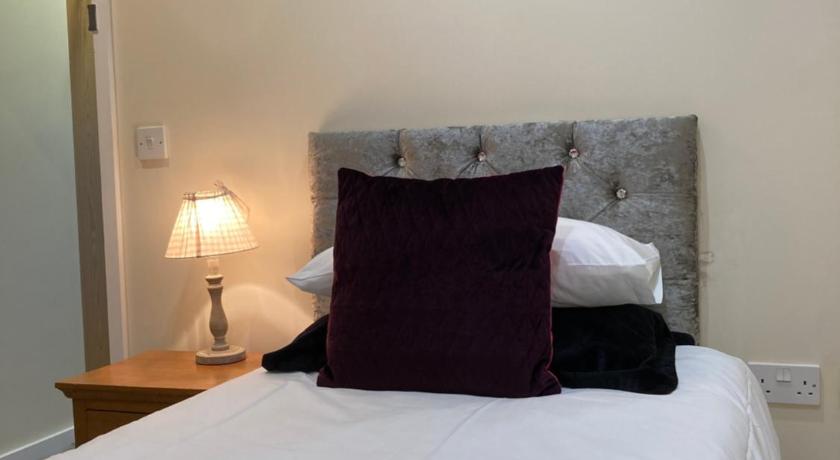 Image of Deluxe Sea View Family Suite with Decking 8