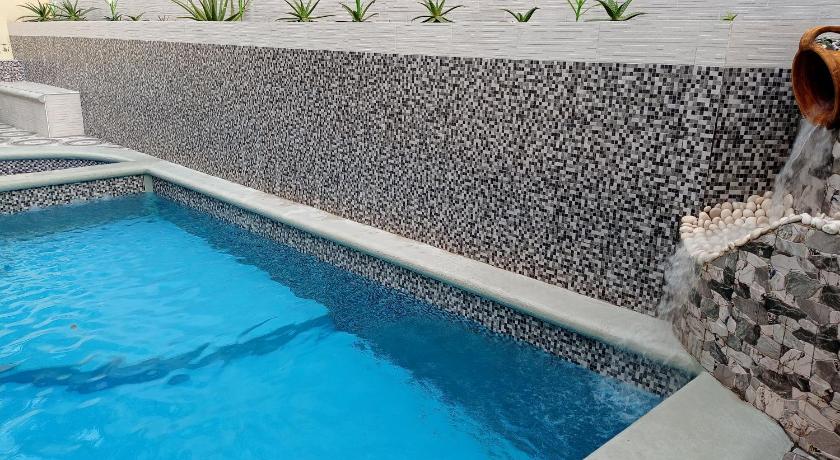 Casa con piscina ideal para ti y los tuyos. photo