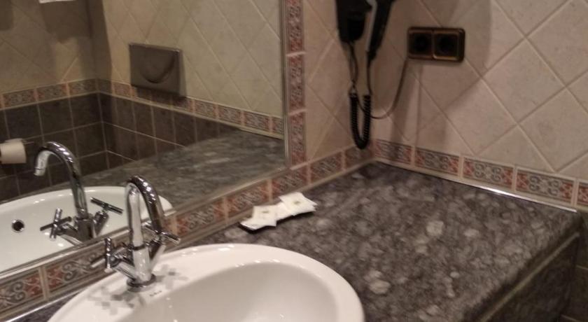 HOTEL EL CASTELL photo