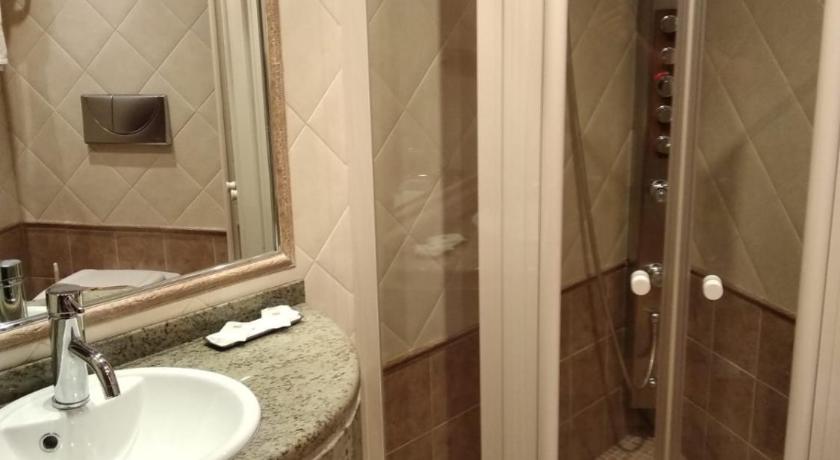 HOTEL EL CASTELL photo