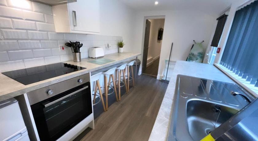 Albert Luxury Hottub and Jacuzzi Apartments - image 3