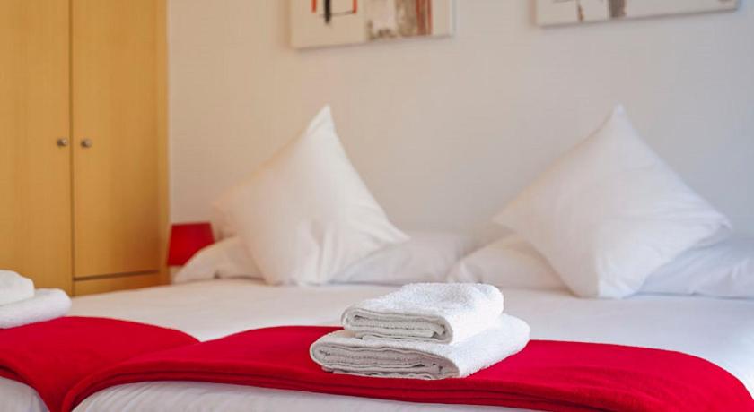 Charmsuites Paralel Apartments photo