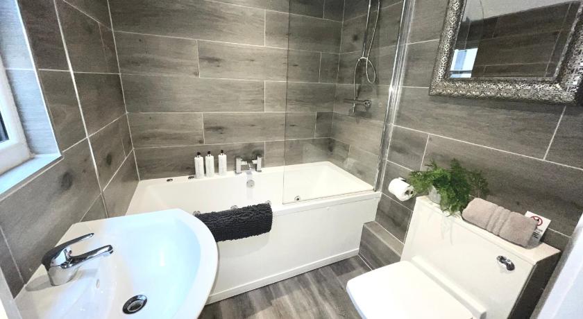 Albert Luxury Hottub and Jacuzzi Apartments - image 20