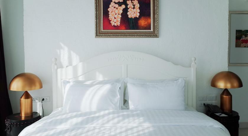 Image of The Artist Signature by Charoon Room 5