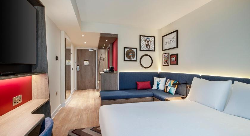Image of Queen Room with Sofa Bed 1