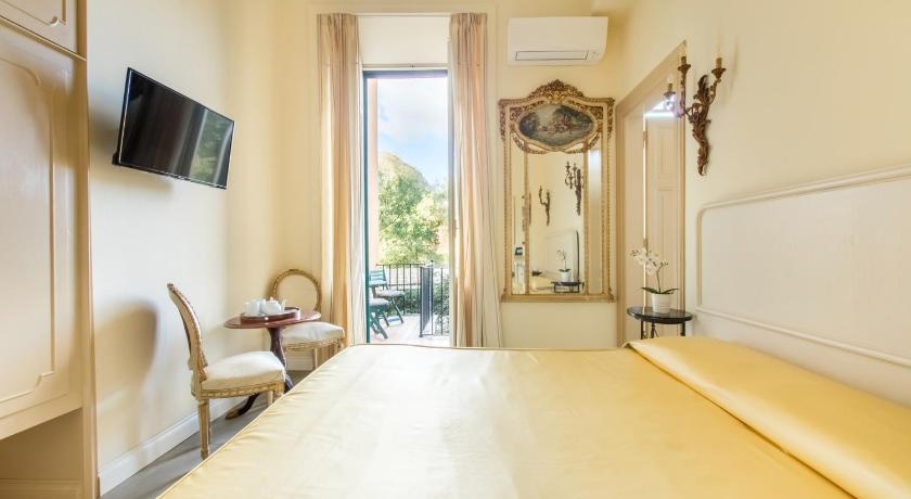 Image of Deluxe Double Room with Balcony 0
