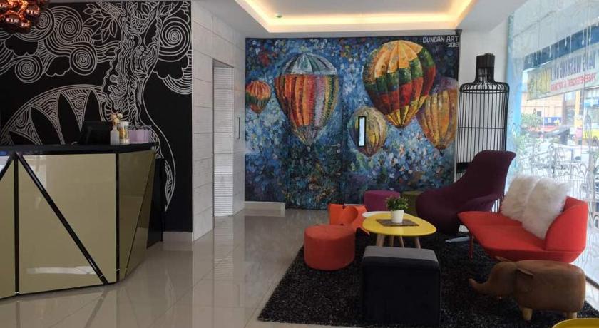 a living room filled with furniture and a painting on the wall, Smile Hotel Shah Alam Seksyen 9 in Shah Alam