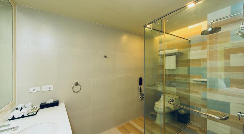 Image of Two Bedroom Family Suite with Pool View 12