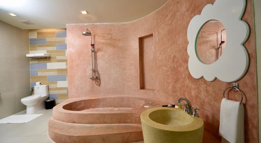 Image of Two Bedroom Family Suite with Pool View 2