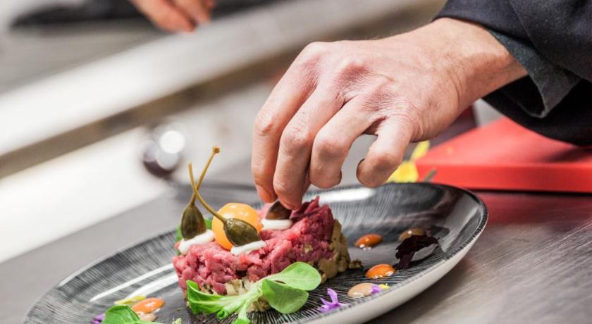 a person cutting up food on a cutting board, Villa Sylva & Spa                                                                            in Sanremo