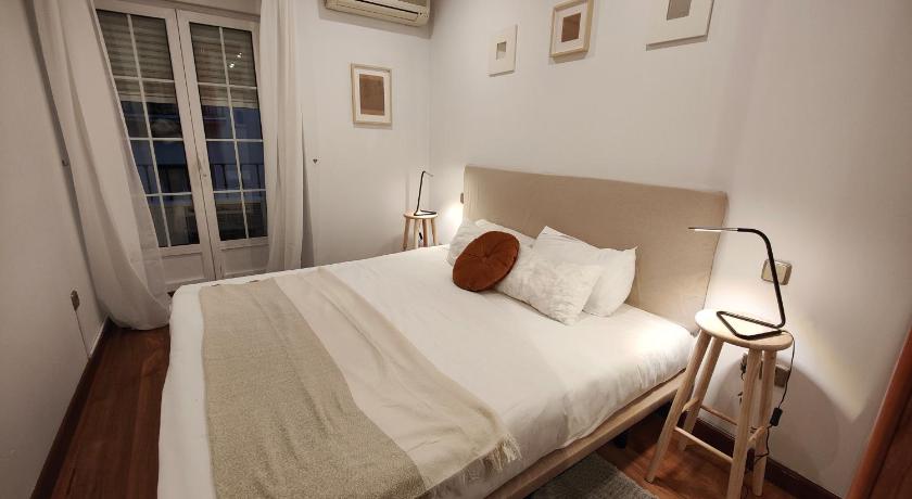 Apartamentos Madrid Atocha — Hotel in Madrid