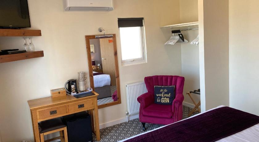 Image of Deluxe Sea View Two Bedroom Family Suite with Balcony 8